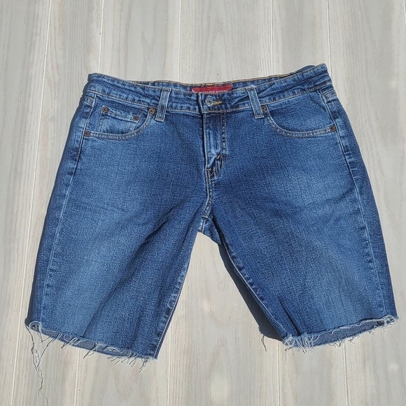 Levis 518 Superlow Stretch Shorts - Picture 5 of 16